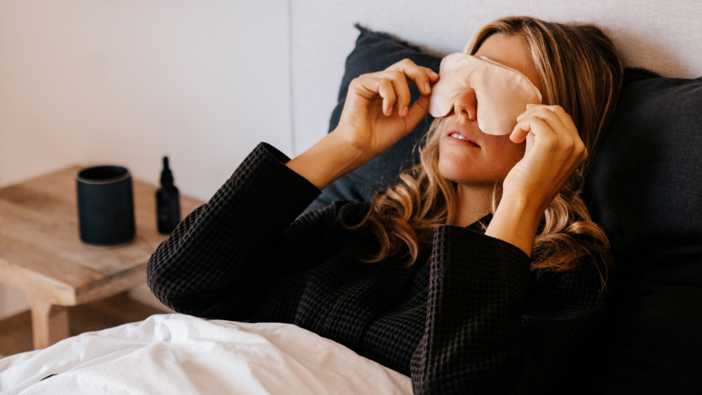 onda - solid sleep - woman sleeping gently onda - solid sleep - woman sleeping gently